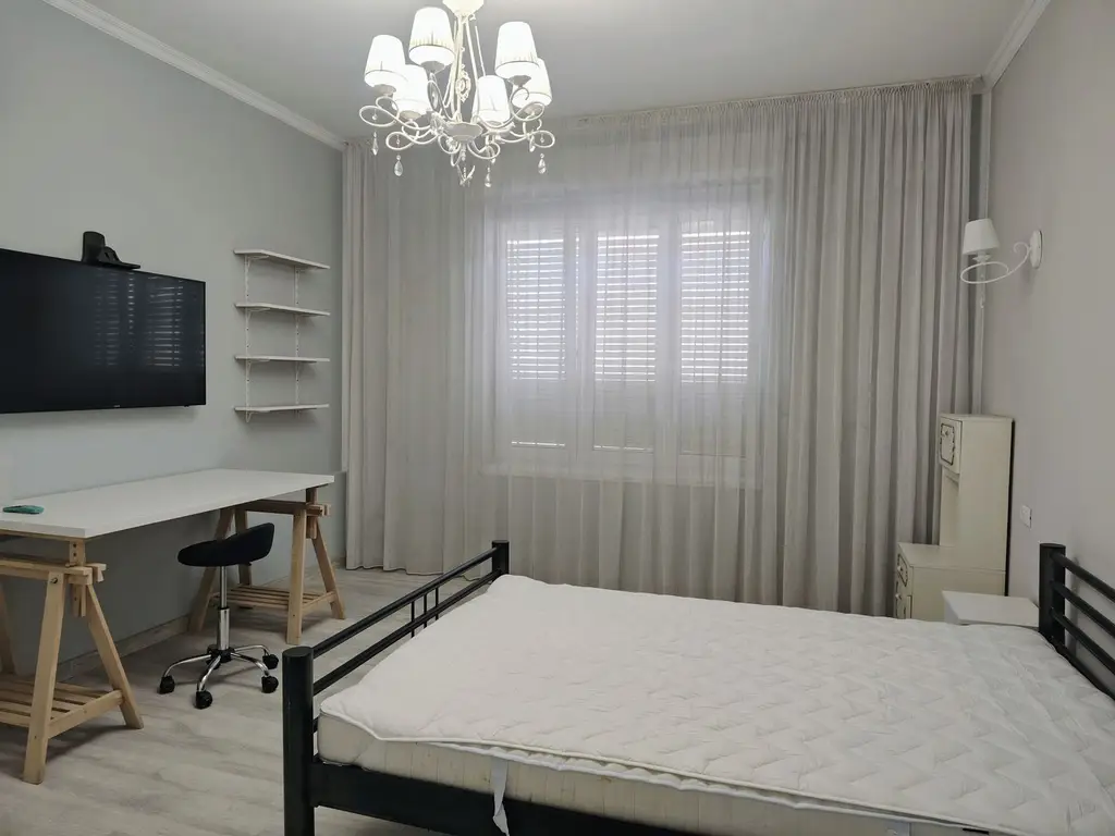 Apartament 3 camere la casa ,ultracentral, 550 E neg. Comision 50%