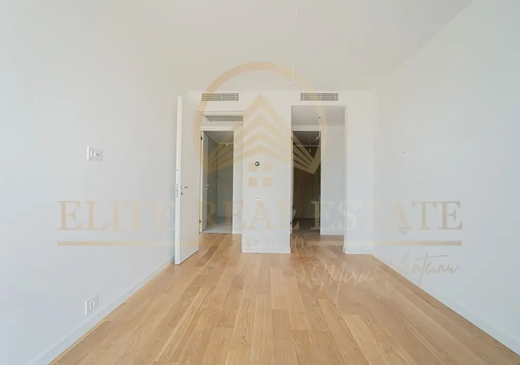 Stațiunea Mamaia - Vânzare apartament cu 2 camere, 2 bai, la 2 pasi de mare.