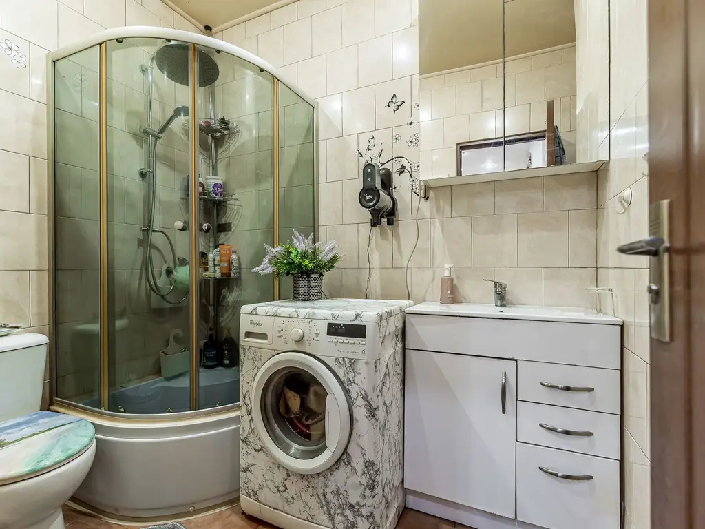 Apartament în centru cu acces auto și garaj propriu