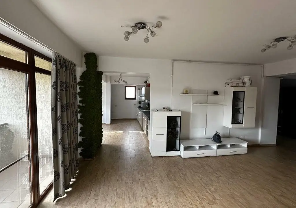 Apartament Damaroaia 3 camere 101 utili parcare subteran+Boxa Direct Proprietar