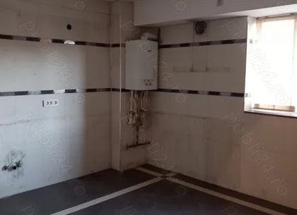 Vand apartament 3 camere