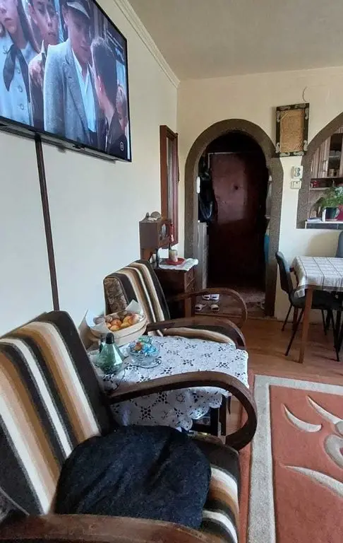 BRASADAS vinde URGENT ap 2 cam etaj 4/4 pe Aleea Prahovei.