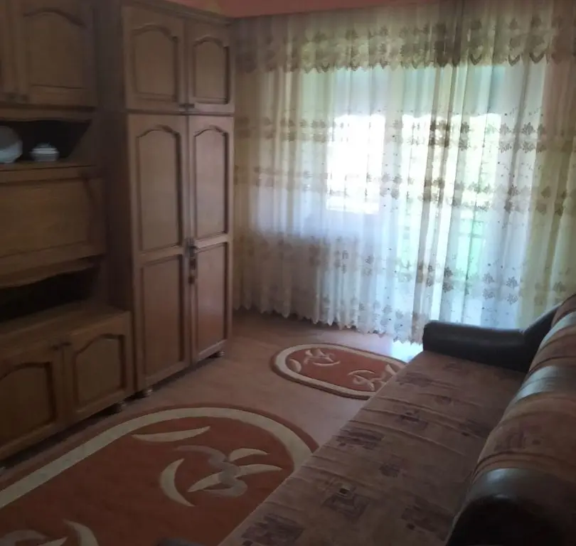 BRASADAS vinde apt. cu 2 camere la etajul 4 in Micro 17.