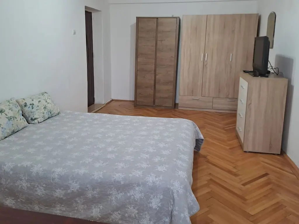 De inchiriat  apartament 2 camere Ultracentral, et. 1, 1800 lei