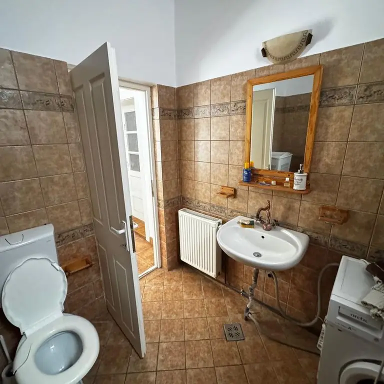 BRASADAS vinde casa în zona Titulescu.