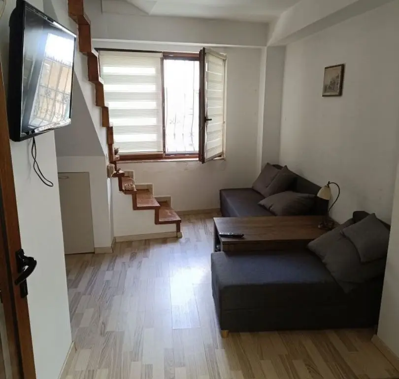 Ap mic si cochet in Piata Ovidiu