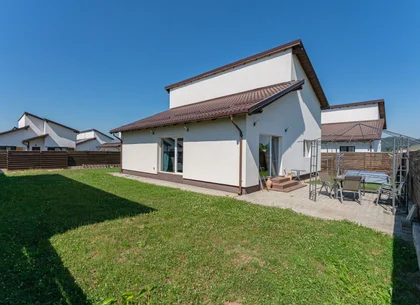 Casă Individuală de Închiriat, Încălzire în Pardoseală, Teren 400 mp