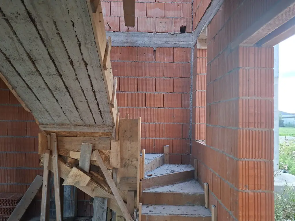 BRASADAS vinde casa in constructie de tip DUPLEX in Odoreu.