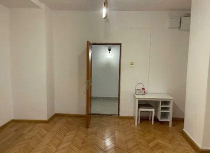 Ag BRASADAS închiriază BIROU 4 cam 120 mp Piaţa Romană.