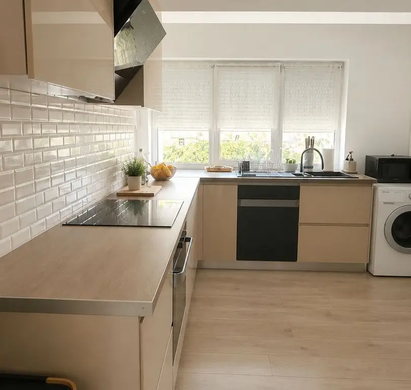 Duplex Spațios cu 3 Dormitoare și Curte Amenajată