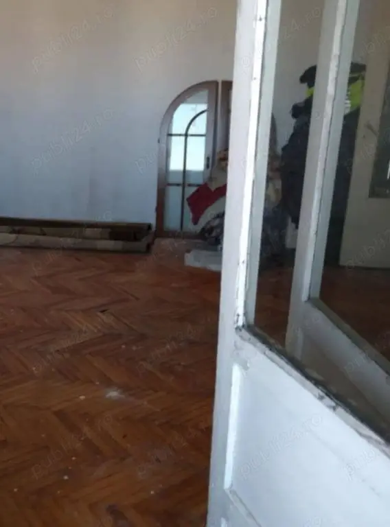 BRASADAS vinde ap 4 cam în Micro 16 la etajul 10/10.