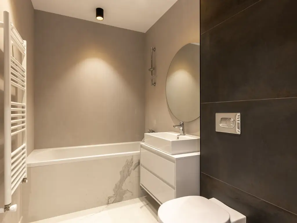 Inchiriem apartament 3 camere mobilat utilat lux cu parcare subterana
