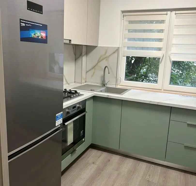 ageuropa.ro vinde apt. 4 cam. 78mp la etajul 2 în Micro 16.