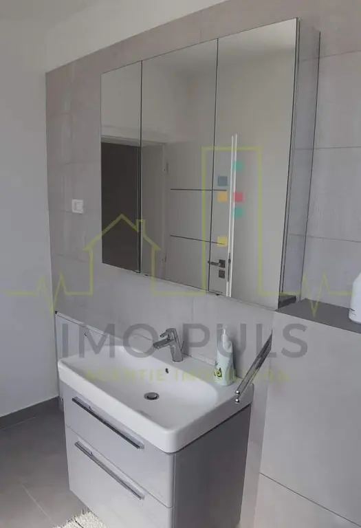 Apartament pe 3 nivele. Terasa 30 mp. 2 Balcoane. 2 Bai. Gradina