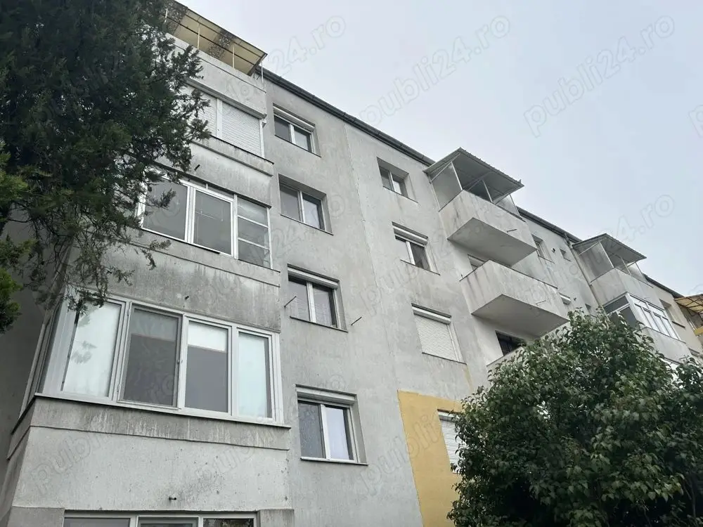 BRASADAS vinde ap 2 cam CARAMIDA etaj 4/4 Solidarității.