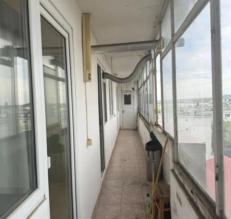 De vanzare apartament cu 4 camere, Dunarea Mall, 95.000 euro