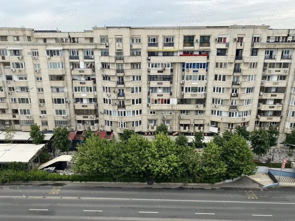 Vand Apartament spatios cu 4 camere de vanzare pe Bdul Decebal
