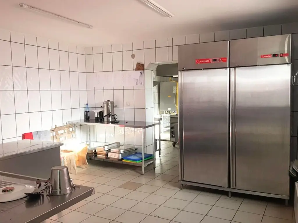 Hotel cu arhitectură montană deosebită poziționare premium Sâmbătă de Sus