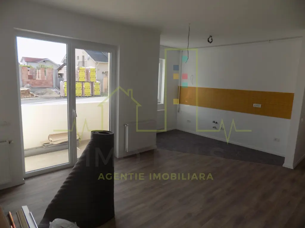Et. 2 cu spatiu de depozitare. Bloc nou.