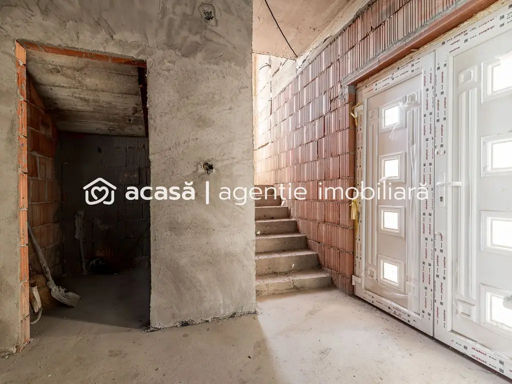 Casă nouă cu etaj semifinalizată, zonă liniștită în Aradul Nou