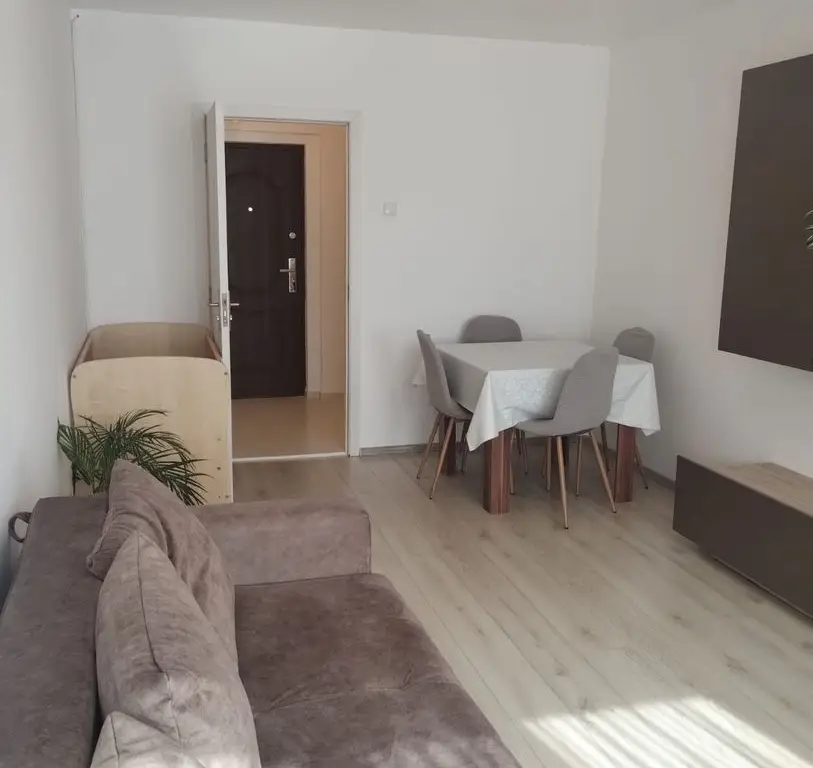 BRASADAS vinde ap 2 cam etaj 7/10 la Burdea