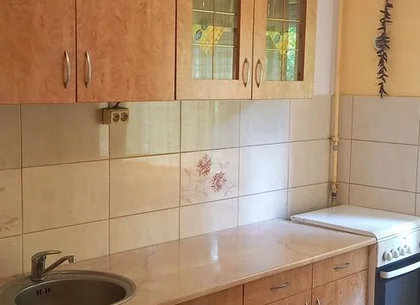 BRASADAS vinde ap 1 cam etaj 3/4 Soarelui.