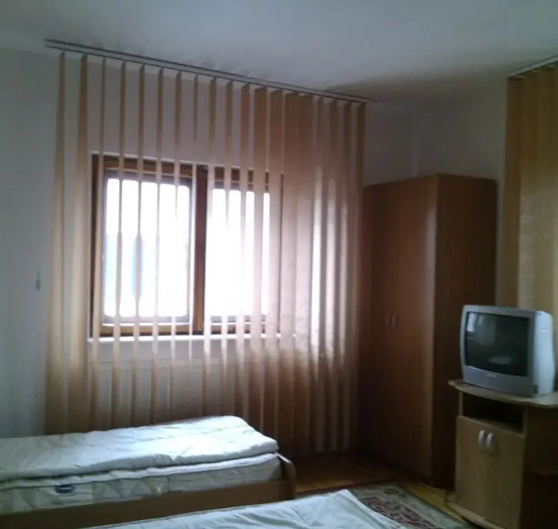 Casa 6 camere - cazare 12 persoane, Nord