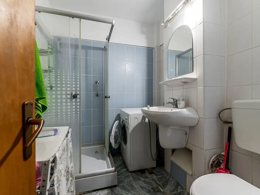 79.900 € | Vlaicu (între UTA și Lebăda) | 2 camere decomandat | lift