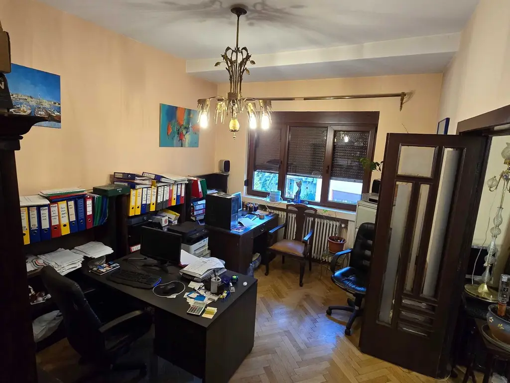 Apartament în bloc interbelic - 3 Camere - 2 balcoane - 203.000 €