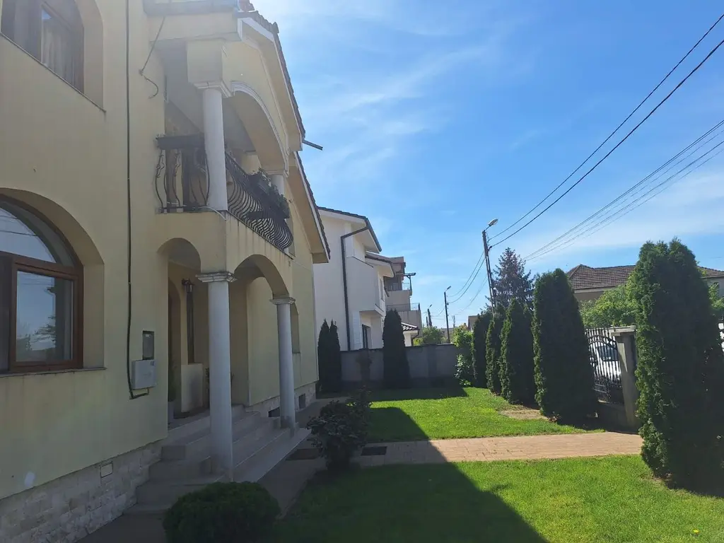 BRASADAS vinde casa individuala 8 cam teren 10 ari Unirii.