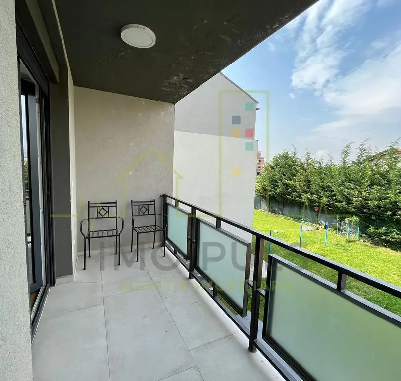 Apartament pe 3 nivele. Terasa 30 mp. 2 Balcoane. 2 Bai. Gradina