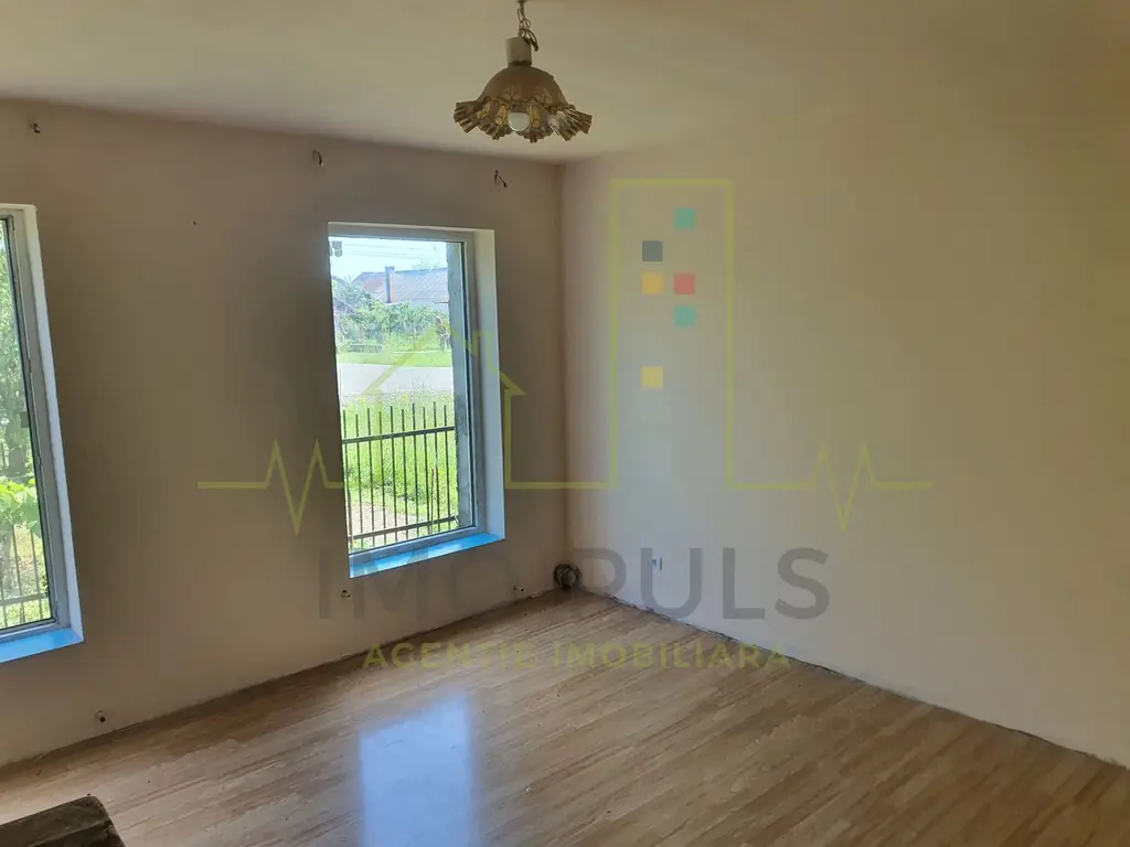 Casa individuala cu teren 1450 mp. Se poate parcela in 2-3 bucati.