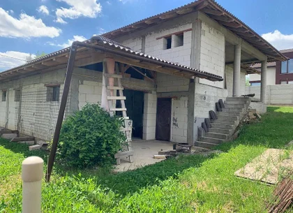 Casă la roșu,  – Oradea, str. Caișilor. 175 000 E . Comision 0