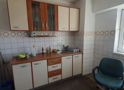 Ag BRASADAS închiriază 4 cam 100mp etaj 6/8, Pta Unirii.