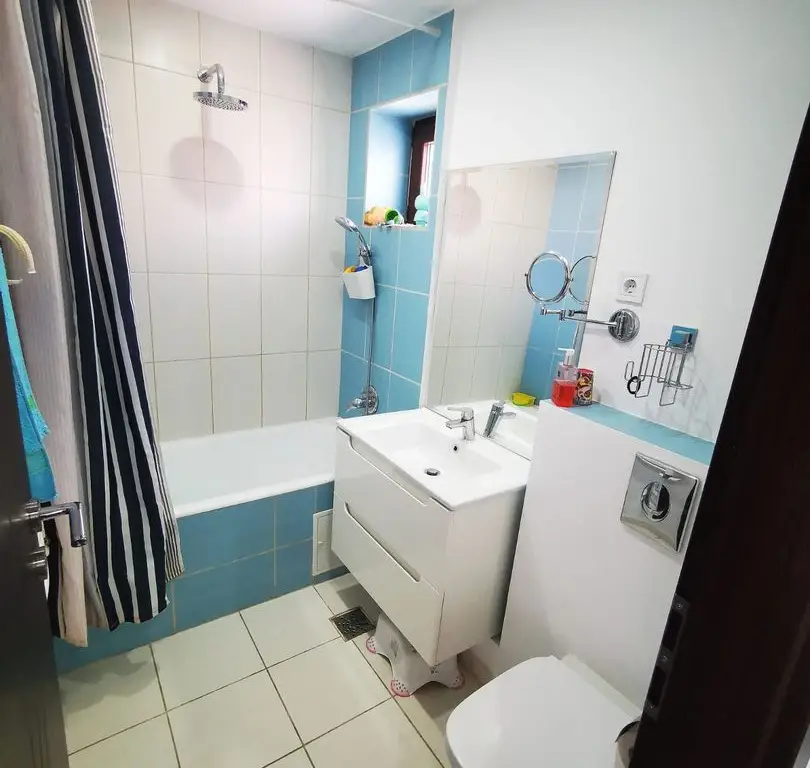 De vanzare apartament 3 camere, micro 39, 76.000 euro negociabil