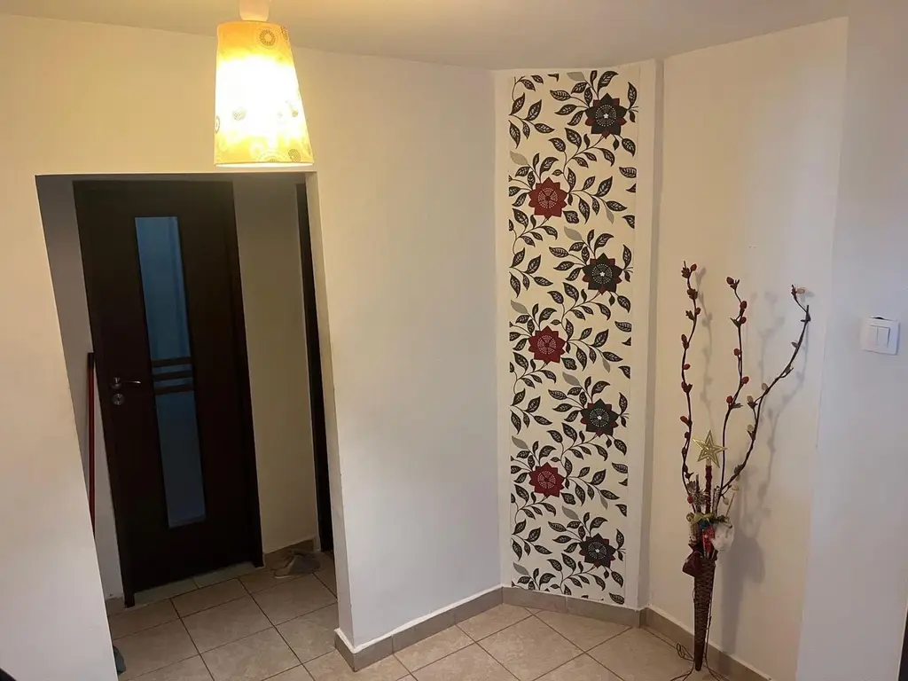 Apartament 2 camere de închiriat | Etaj 1 | Balcon | Centrală proprie