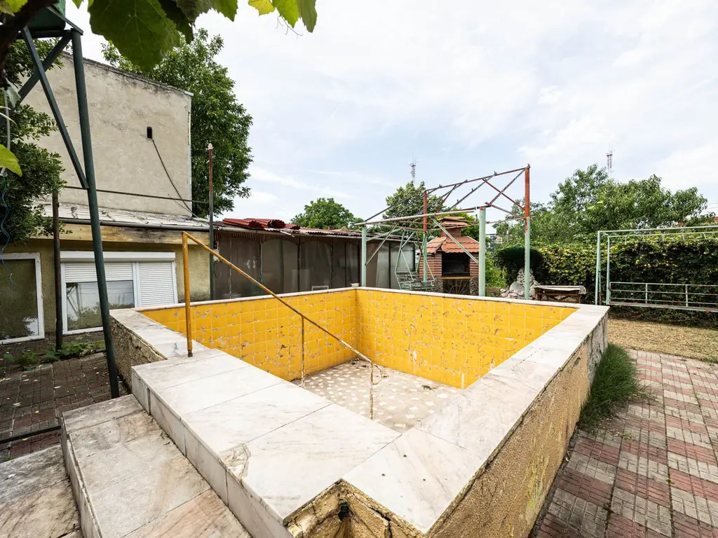 Proprietate cu vad excelent, lângă Spitalul Județean Arad.