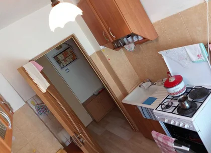 BRASADAS vinde ap 2 cam PARTER in zona Spitalul Nou.