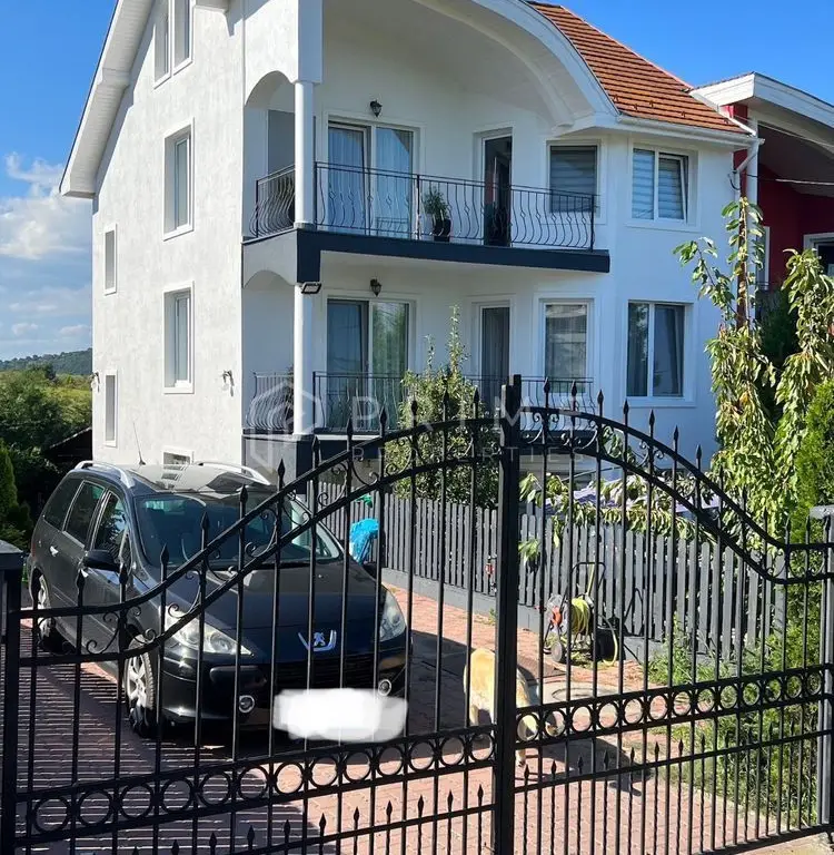Casă spațioasă structurată pe 4 niveluri – Corunca, zona Rompetrol