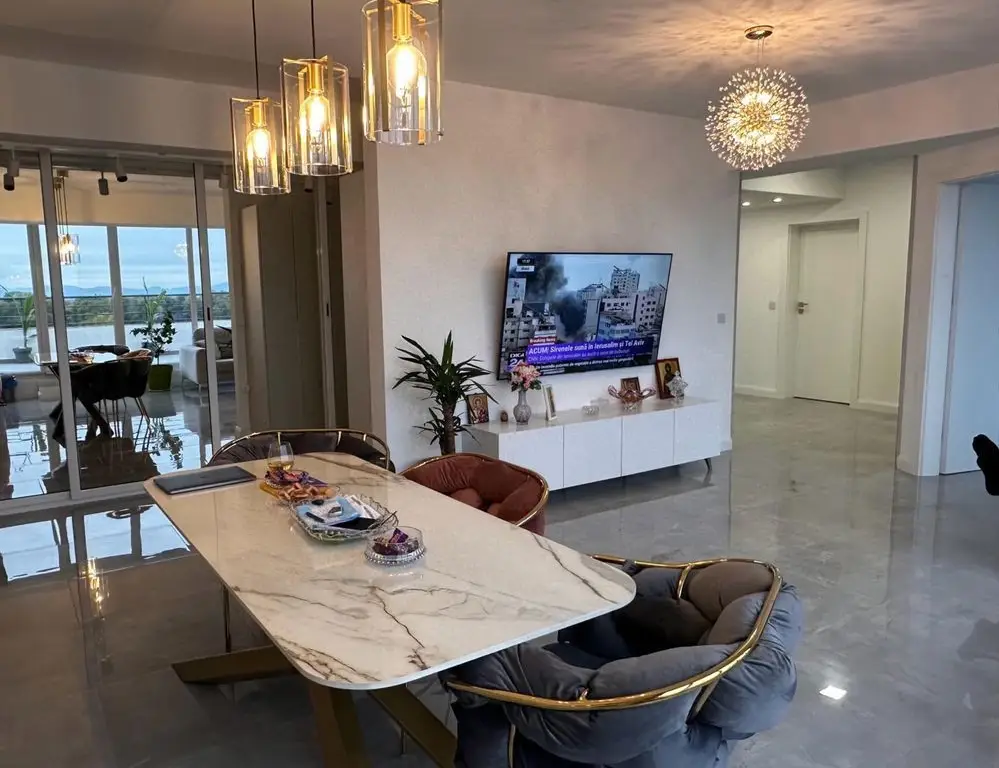 BRASAFAS vinde penthouse lux cu vedere panoramica.