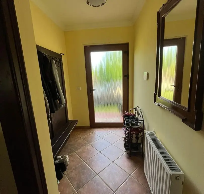 Casă elegantă, spațioasă, ideală pentru familie – Sanmihaiu Roman