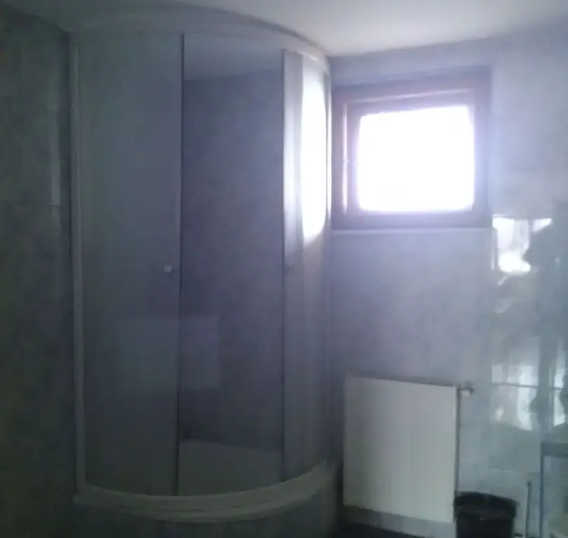 Casa 6 camere - cazare 12 persoane, Nord