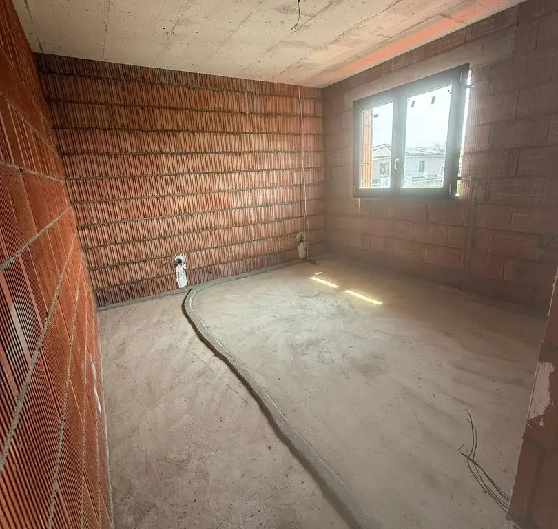 BRASADAS vinde Duplex zona Closca.