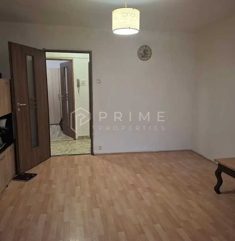 Apartament cu 3 camere | parter | zona Dambu Pietros