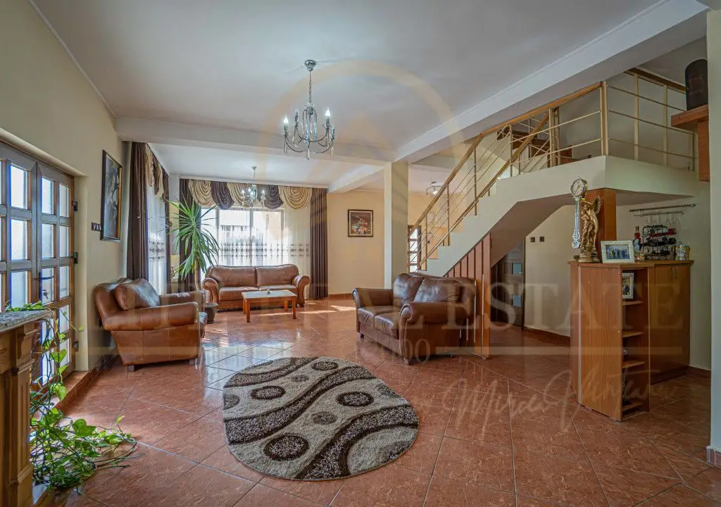 Agigea - Vila D+P+1E+M pe un teren de 772 mp cu o deschidere de 21,46 m.