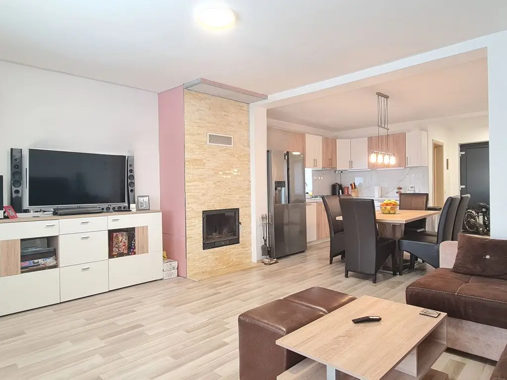Casa 4 camere semimobilata in Cartier Izvor Tarlungeni Brasov