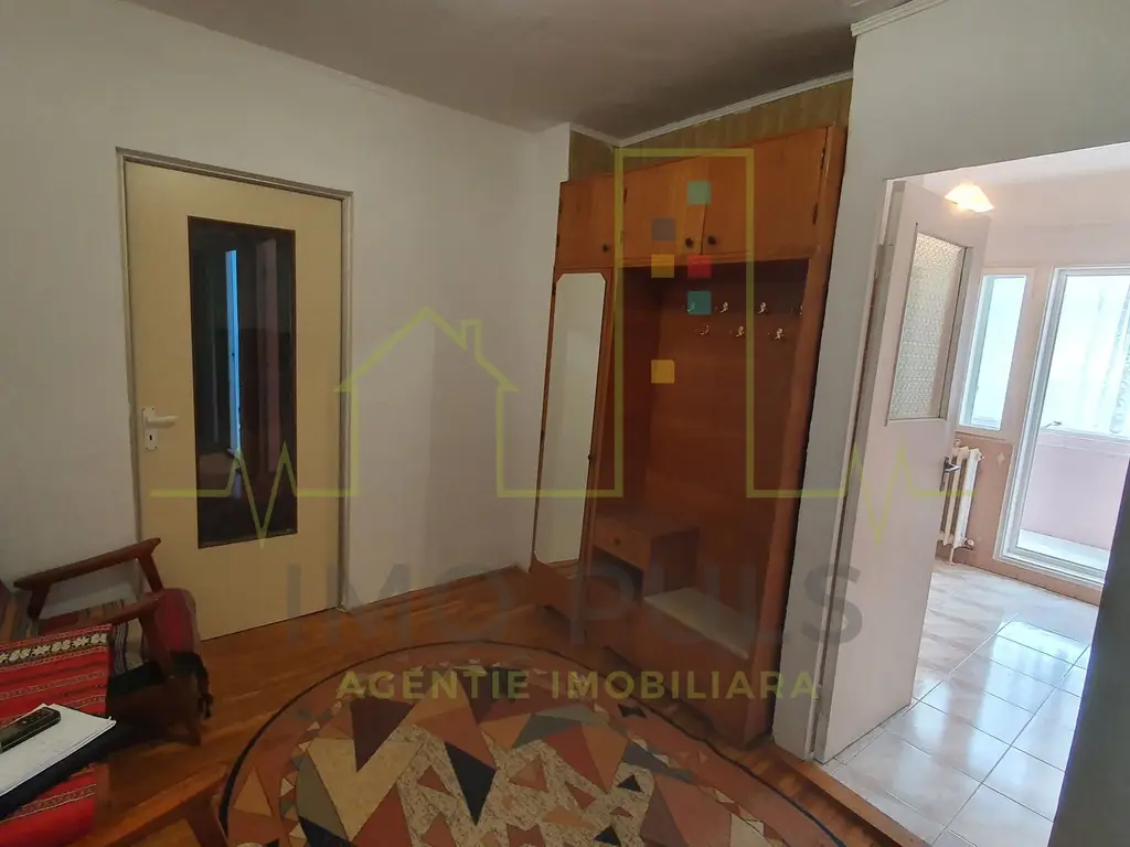 Soarelui. Decomandat. Mobilat si utilat. Se poate prelua cu chiriasi.