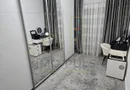 3 Camere. Etaj 1. Mobilat si utilat. 2 locuri de parcare. 2 Bai. 2 Balcoane