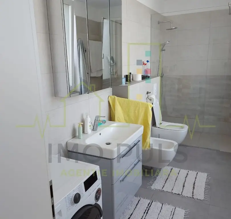 Apartament pe 3 nivele. Terasa 30 mp. 2 Balcoane. 2 Bai. Gradina