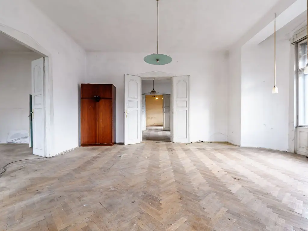 VÂNDUT! Apartament 4 camere, etaj 1, în Palatul Steiner, Arad
